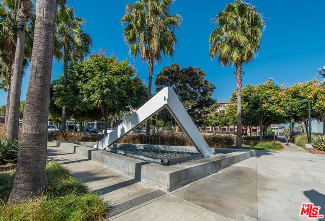 13044 Pacific, Playa Vista CA: https://media.crmls.org/mediaz/d132cd47-0a94-4e40-9701-7c53208298d9.jpg
