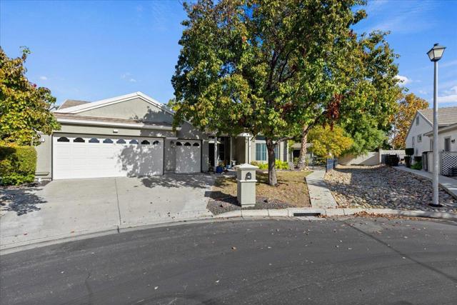 490 Chesapeake Terrace, Brentwood CA: https://media.crmls.org/mediaz/d132d15b-cc1e-4f3b-a651-5ee7e70b8974.jpg