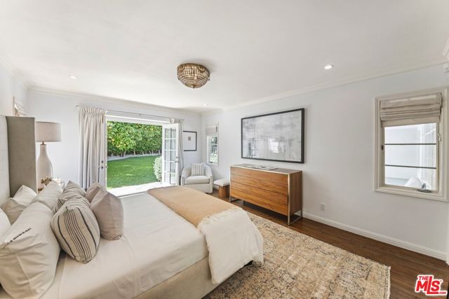 2107 Coldwater Canyon Drive, Beverly Hills CA: https://media.crmls.org/mediaz/d133057a-5e93-45f8-afc5-123c17b8be51.jpg
