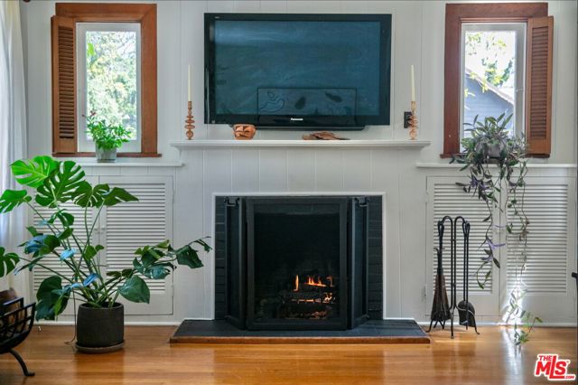 898 N Chester Avenue, Pasadena CA: https://media.crmls.org/mediaz/d13335b0-ec23-4ad6-a91a-621cb926f760.jpg