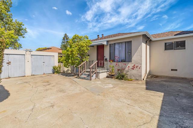 2643 Garfield Street, San Mateo CA: https://media.crmls.org/mediaz/d1333f7d-a3ae-44ba-ae09-73399d8342a0.jpg