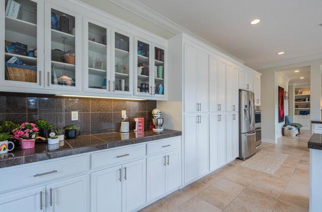 17403 Avenida Los Altos, Salinas CA: https://media.crmls.org/mediaz/d133dbef-eab5-431f-adfd-d3571e2759d7.jpg