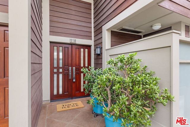 3950 Via Dolce, Marina del Rey CA: https://media.crmls.org/mediaz/d133dfce-c32b-4ae6-8cfe-9500f17b6fd7.jpg