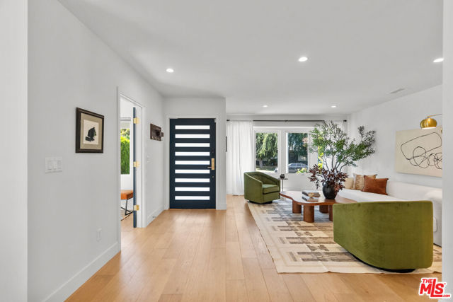 16820 Mccormick Street, Encino CA: https://media.crmls.org/mediaz/d133f73b-27f6-41b6-9b8e-1653a1e7a963.jpg