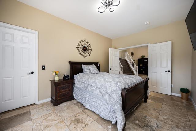 Image 17 of 49 For 457 Silver Shadow Dr