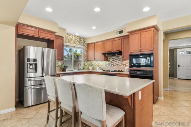 2423 Wishing Star Way, Chula Vista CA: https://media.crmls.org/mediaz/d134dc86-d910-4e9f-a408-e789c4aa8930.jpg