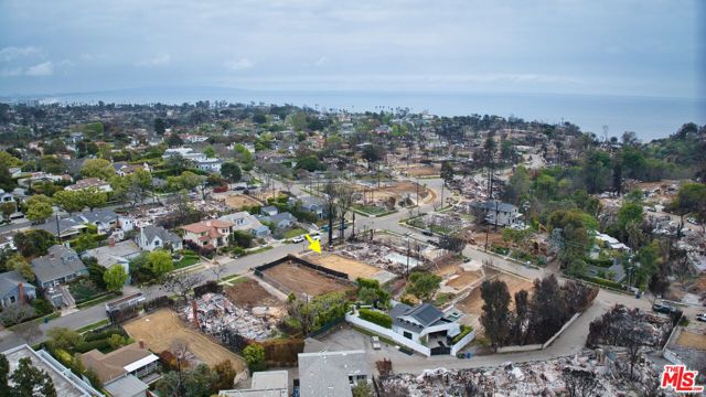 711 Muskingum Avenue, Pacific Palisades CA: https://media.crmls.org/mediaz/d13548b1-2cf2-44b4-9bd8-b0b30b4eac2c.jpg