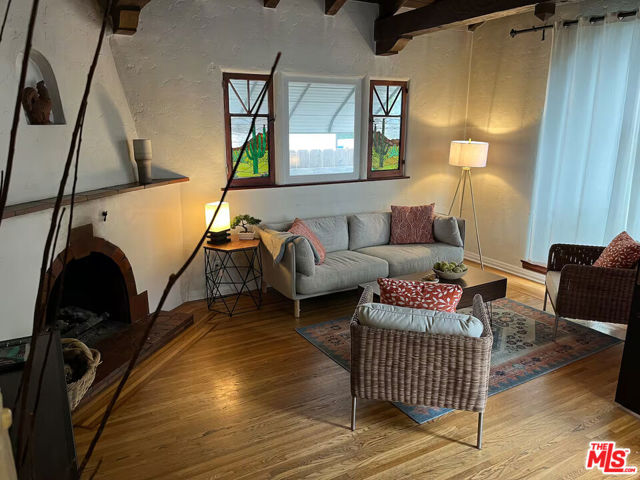4125 Huron Avenue, Culver City CA: https://media.crmls.org/mediaz/d1361007-b2e1-43c8-8733-fdb9f301111e.jpg
