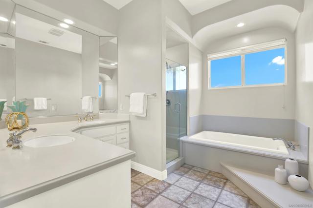 17342 Tam O Shanter Dr, Poway CA: https://media.crmls.org/mediaz/d1365b57-7d71-4199-ab00-a1d31eb2cf6b.jpg