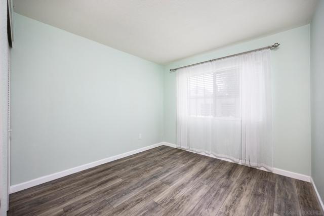 345 N Melrose Dr, Vista CA: https://media.crmls.org/mediaz/d1371225-bb47-4402-8014-46d843e0a2c8.jpg