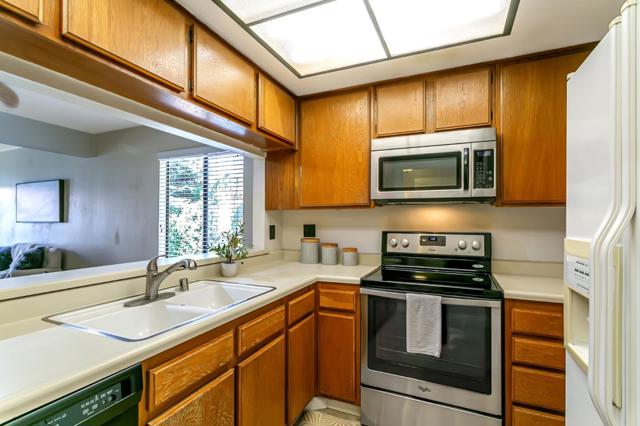 771 Williamsburg Way, Gilroy CA: https://media.crmls.org/mediaz/d138b1bb-3cc6-47dc-a1ee-eee8d5115474.jpg