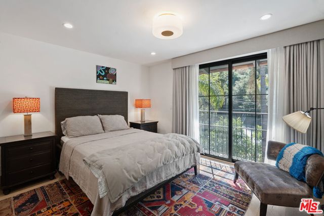 7651 Willow Glen Road, Los Angeles CA: https://media.crmls.org/mediaz/d13966a8-645b-4655-b3e5-0d3b1c2f084f.jpg