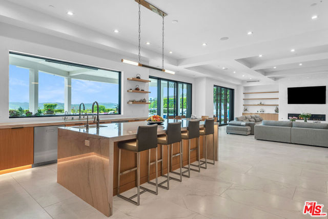 25201 Prado Del Misterio, Calabasas CA: https://media.crmls.org/mediaz/d139c16e-21ec-4acd-a9e3-db39cdb6e9e1.jpg