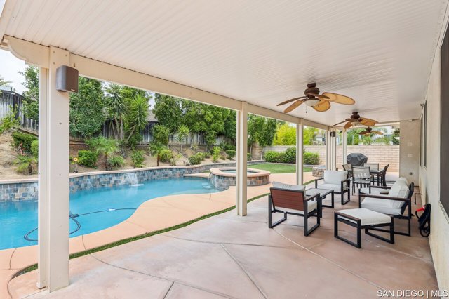 24641 Lincoln AVE, Murrieta CA: https://media.crmls.org/mediaz/d13a52dc-919e-4c2e-bca0-9af710ed8f3c.jpg