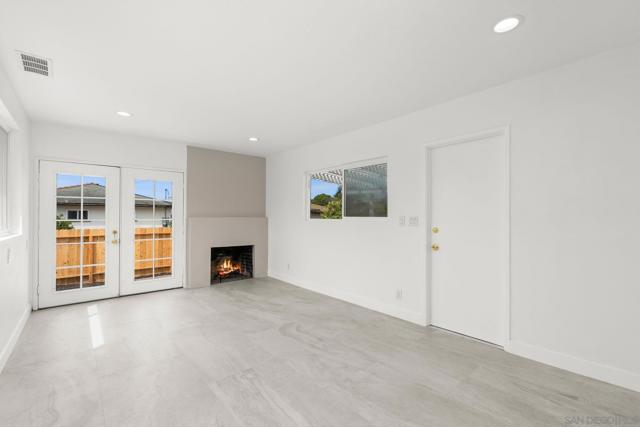 614 Fifth Ave, Chula Vista CA: https://media.crmls.org/mediaz/d13b1cac-a8be-4997-8fec-cfb330f62af3.jpg