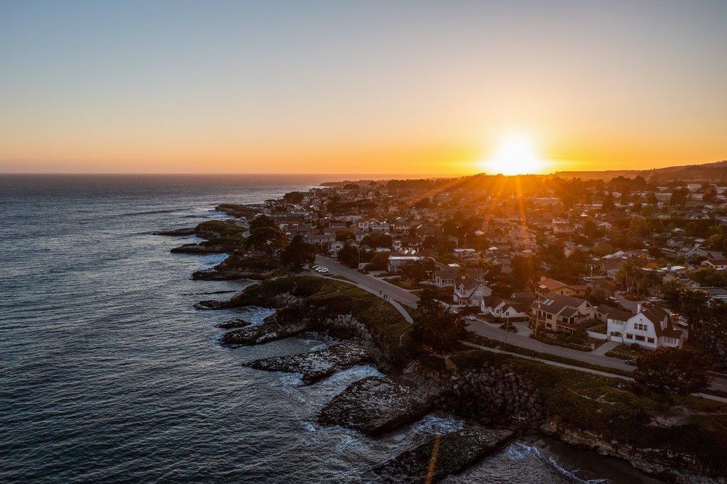 https://media.crmls.org/mediaz/d13b9547-f8a1-4d5b-a43f-8ab56918b617.jpg?preset=X-Large