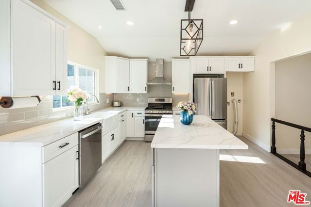 9701 Wheatland Avenue, Sunland CA: https://media.crmls.org/mediaz/d13c2310-51b9-4a74-b8ad-245d01961d12.jpg