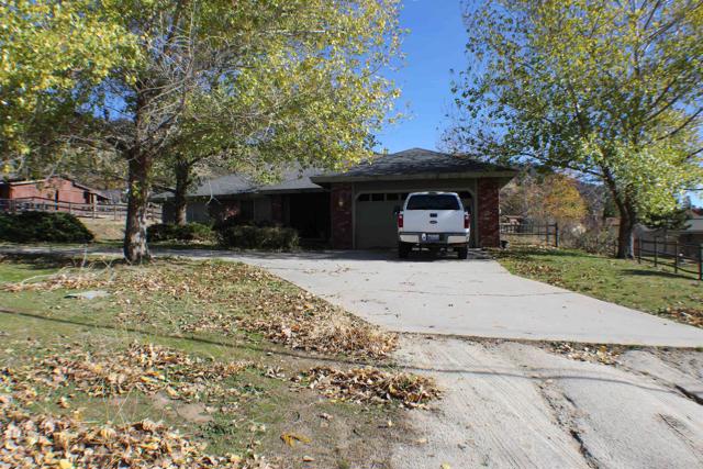 Detail Gallery Image 2 of 26 For 23950 Jacaranda Dr, Tehachapi,  CA 93561 - 3 Beds | 2 Baths