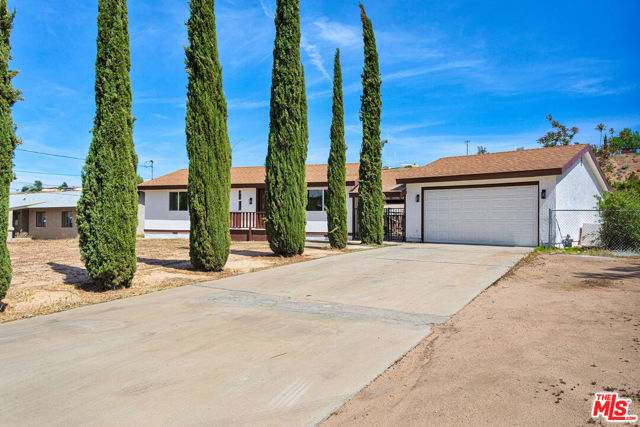 8055 Bangor Avenue, Hesperia CA: https://media.crmls.org/mediaz/d13cc8e0-6df0-43af-802e-84f3e382fe65.jpg