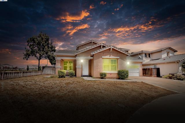 1069 Dry Creek Ct, Lathrop CA: https://media.crmls.org/mediaz/d13d5a63-984d-4e83-9aa8-6c48d71a06ec.jpg
