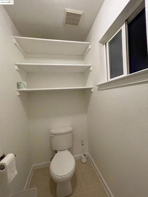 2505 Market St, Oakland CA: https://media.crmls.org/mediaz/d13d5e57-a5cd-4c02-96e7-e604d10a4e30.jpg
