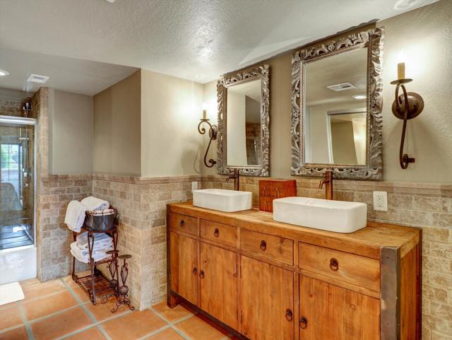 2001 E Camino Parocela, Palm Springs CA: https://media.crmls.org/mediaz/d13dc2be-49b0-4366-a586-4479c747a98d.jpg