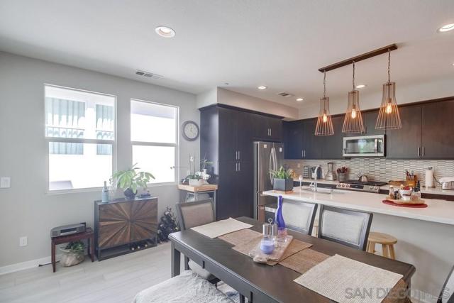 2092 Tango Loop, Chula Vista CA: https://media.crmls.org/mediaz/d13ddaa5-96c2-4390-87b8-e642a780f77b.jpg