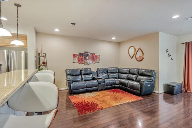 Image 5 of 34 For 4380 Fitzwilliam St