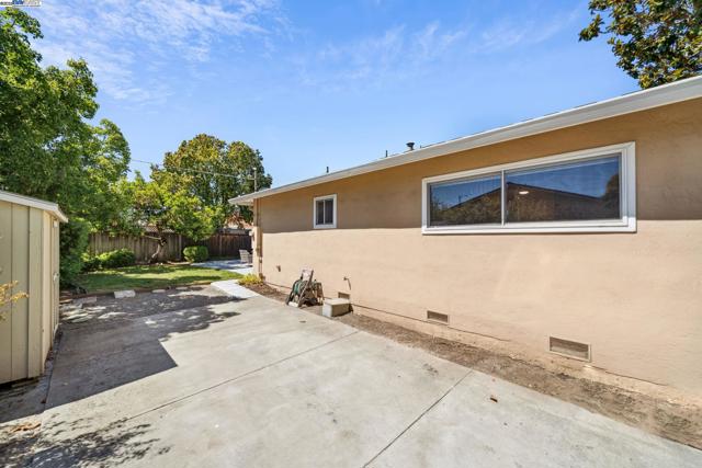 2082 Boxwood Way, Fremont CA: https://media.crmls.org/mediaz/d13e3dcf-b2cf-40db-a62f-4170daa94bce.jpg