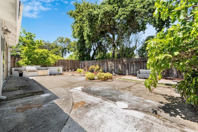 859 14th Avenue, Menlo Park CA: https://media.crmls.org/mediaz/d13e4dea-9093-43e7-ae4a-095591c14dba.jpg