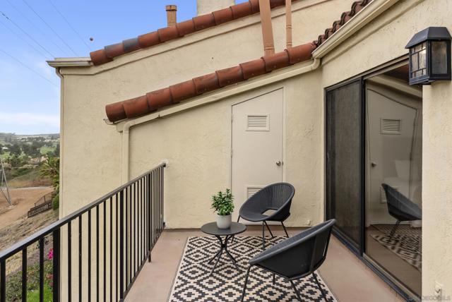 3133 Vista Rica, Carlsbad CA: https://media.crmls.org/mediaz/d13ede0d-e7ea-4bf2-9aab-d70be0b0a396.jpg