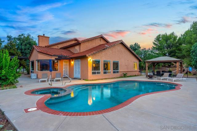 15091 Chemise Creek Rd, Ramona CA: https://media.crmls.org/mediaz/d13f0667-1449-4ffa-9eed-4b9a1f84e0cc.jpg
