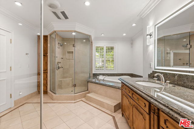 512 N Canon Drive, Beverly Hills CA: https://media.crmls.org/mediaz/d13f62ed-45f6-47ea-8e06-b024353d45cf.jpg