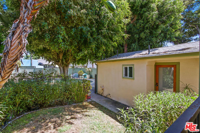 1246 N Genesee Avenue, West Hollywood CA: https://media.crmls.org/mediaz/d13f901e-46ac-408d-b855-1b1a4ffb4c3e.jpg