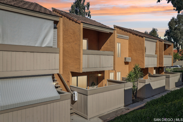 7787 Margerum AVE, San Diego CA: https://media.crmls.org/mediaz/d13ff2bc-19e9-490d-b163-3288a2f05e77.jpg