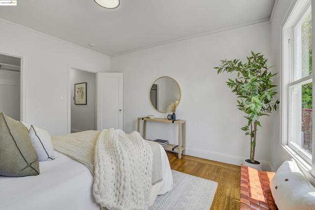 1133 Norwood Ave, Oakland CA: https://media.crmls.org/mediaz/d14005f8-833e-4e84-8df8-72468fc22239.jpg