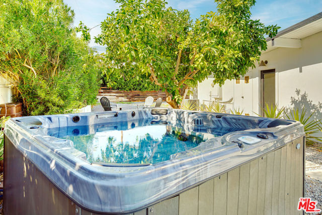 547 N Farrell Drive, Palm Springs CA: https://media.crmls.org/mediaz/d1400e43-ae2b-4087-b543-6cd67f6abdf9.jpg