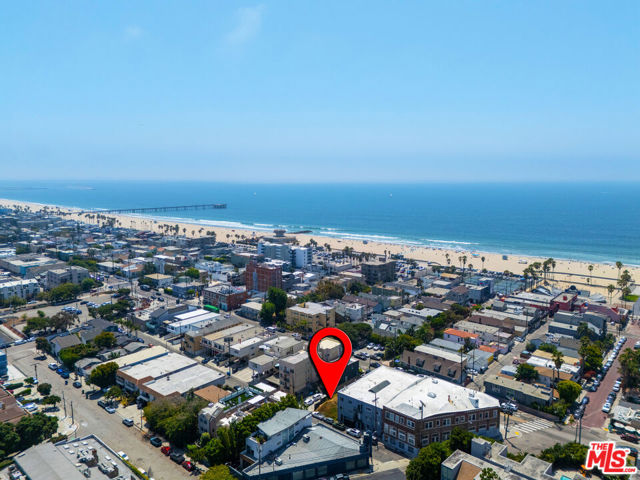 1816 Pacific Avenue, Venice CA: https://media.crmls.org/mediaz/d1402bc7-6ee8-48de-b976-6adc2c72de60.jpg