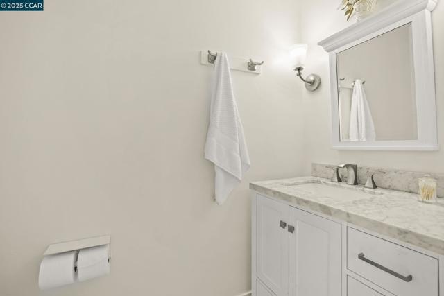 24 Ray Ct, Alamo CA: https://media.crmls.org/mediaz/d1403993-dd0c-4b41-b8d9-b737206a8916.jpg
