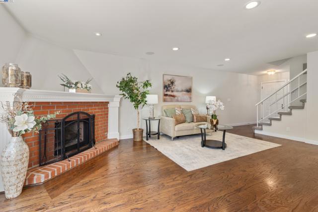 40654 WOLCOTT PLACE, Fremont CA: https://media.crmls.org/mediaz/d14042d2-55a3-4b18-a18e-04fccc81745b.jpg