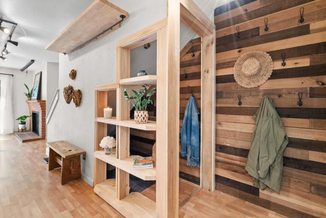 2878 Lindsay Lane, Soquel CA: https://media.crmls.org/mediaz/d1413549-0edd-4582-aeef-53e937fd71c4.jpg