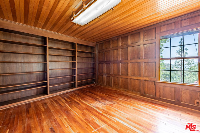 13033 Sky Valley Road, Los Angeles CA: https://media.crmls.org/mediaz/d141526c-fba5-48d4-ab5a-279863620b89.jpg