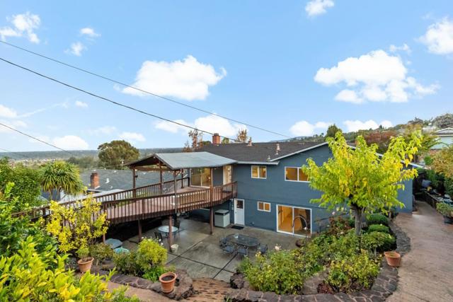 3848 Vineyard Drive, Redwood City CA: https://media.crmls.org/mediaz/d1418e1d-b3d8-4582-b7e7-2ce885e6d6c0.jpg