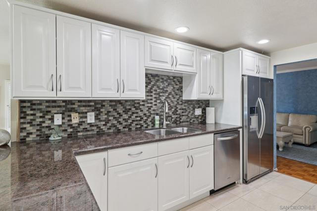 119 Spinnaker Ct, Del Mar CA: https://media.crmls.org/mediaz/d141a162-dbdc-40ad-bf12-a992ad21c90b.jpg