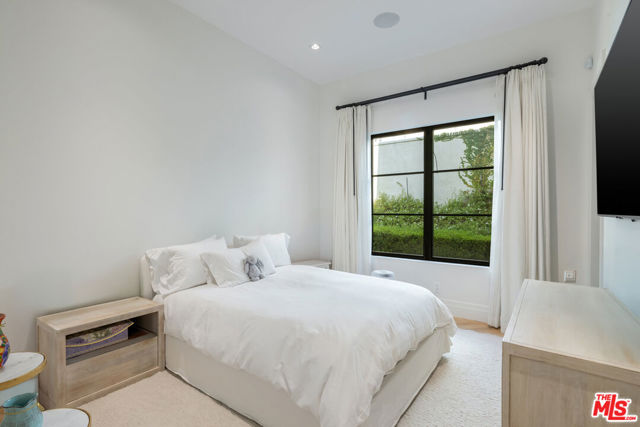 11753 Wetherby Lane, Los Angeles CA: https://media.crmls.org/mediaz/d141c95a-574d-40cb-a706-f9fb706393ad.jpg