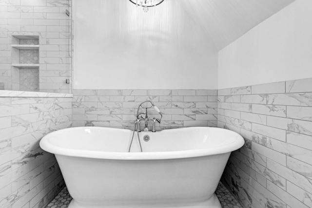 8 Los Laureles Avenue, Salinas CA: https://media.crmls.org/mediaz/d1423a32-ee61-45b4-b4a3-ac84cb2e3e0b.jpg