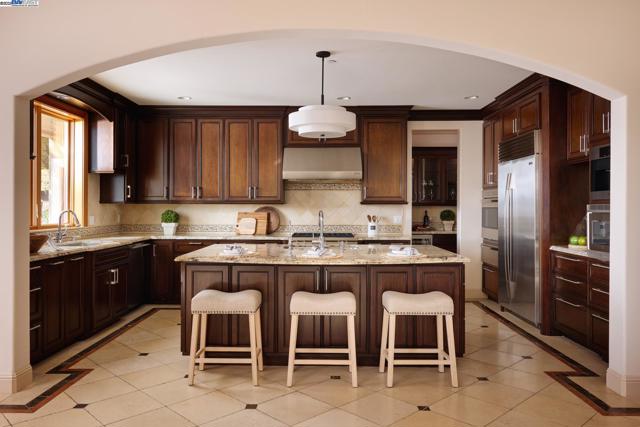 44506 Vista Grande Court, Fremont CA: https://media.crmls.org/mediaz/d14299be-95ff-45de-b088-1f56a06a7b80.jpg