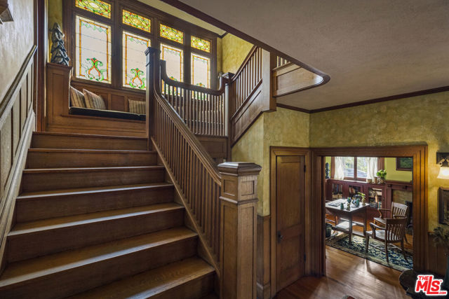 2102 W 24th Street, Los Angeles CA: https://media.crmls.org/mediaz/d142a804-5fee-4eff-917b-3c1a67495d8a.jpg