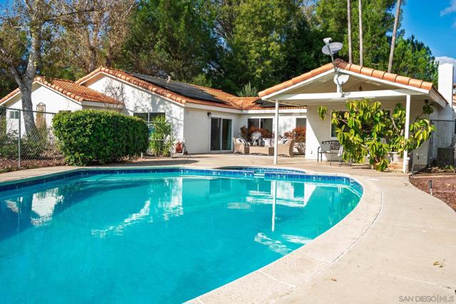 14105 Durhullen Dr, Poway CA: https://media.crmls.org/mediaz/d142ccc0-160c-4ec2-9f90-348bc1ec2d52.jpg