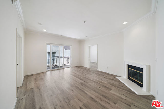 2335 S Bentley Avenue, Los Angeles CA: https://media.crmls.org/mediaz/d143c749-659c-4391-8ca5-c71e46929705.jpg